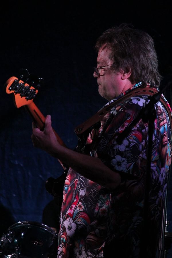 No Filter bassist on stage