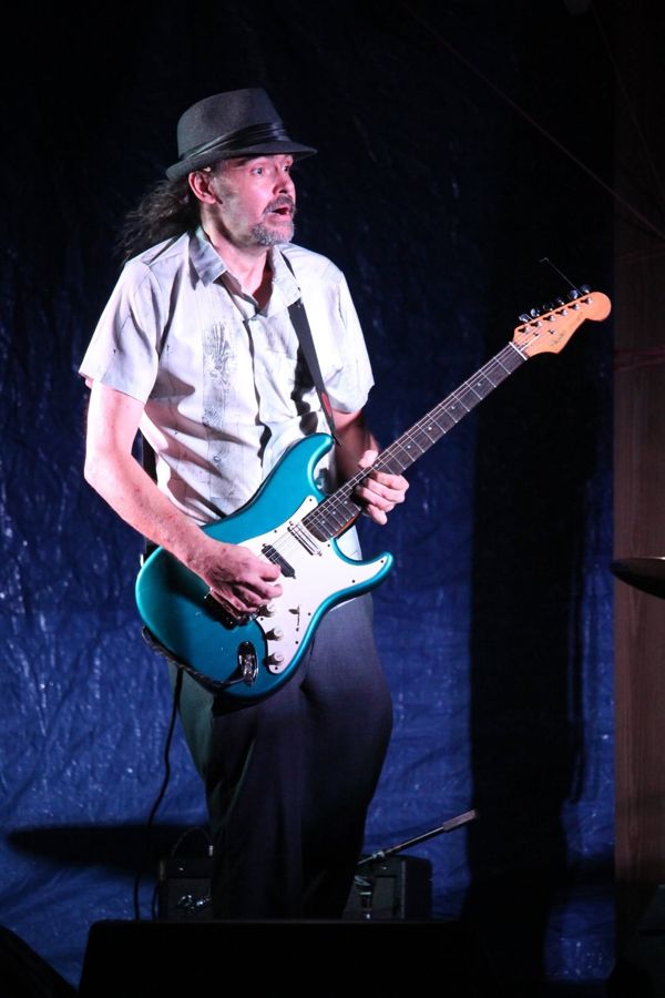 No Filter guitarist on stage